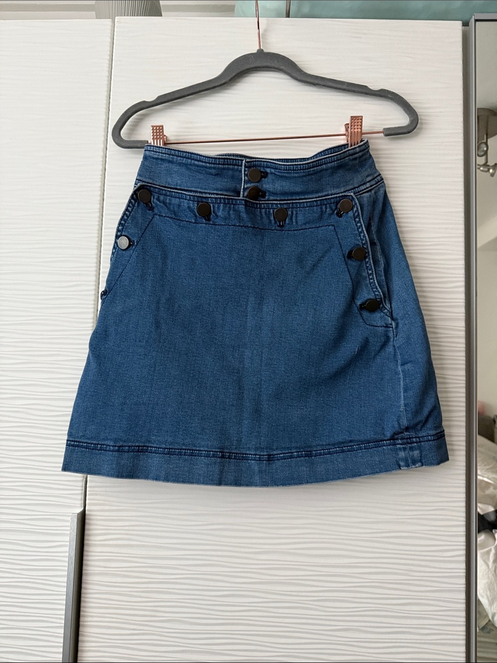 Club Monaco Women’s Blue Denim Button-Accent Skirt Sz 2 vintage